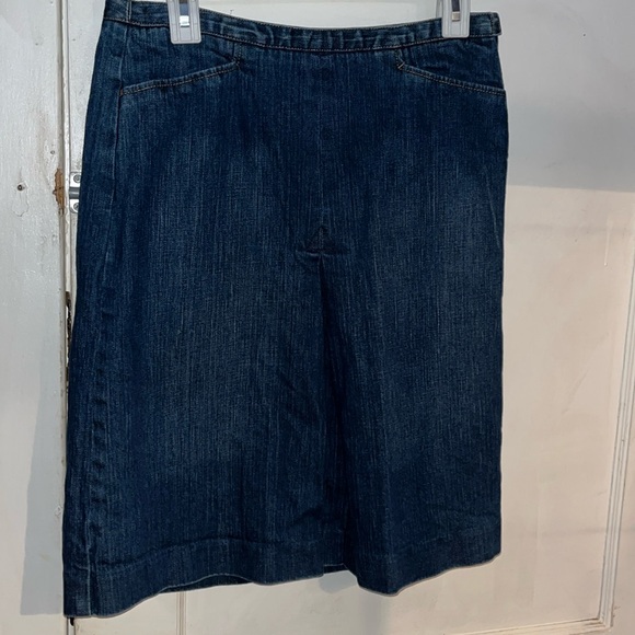 Talbots Dresses & Skirts - Talbots front slit size 6 denim skirt